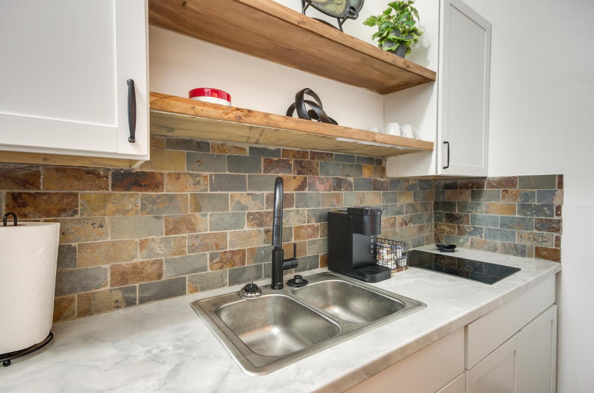 Modern Greenwood Studio Less Than 1 Mi To Downtown! Exterior photo