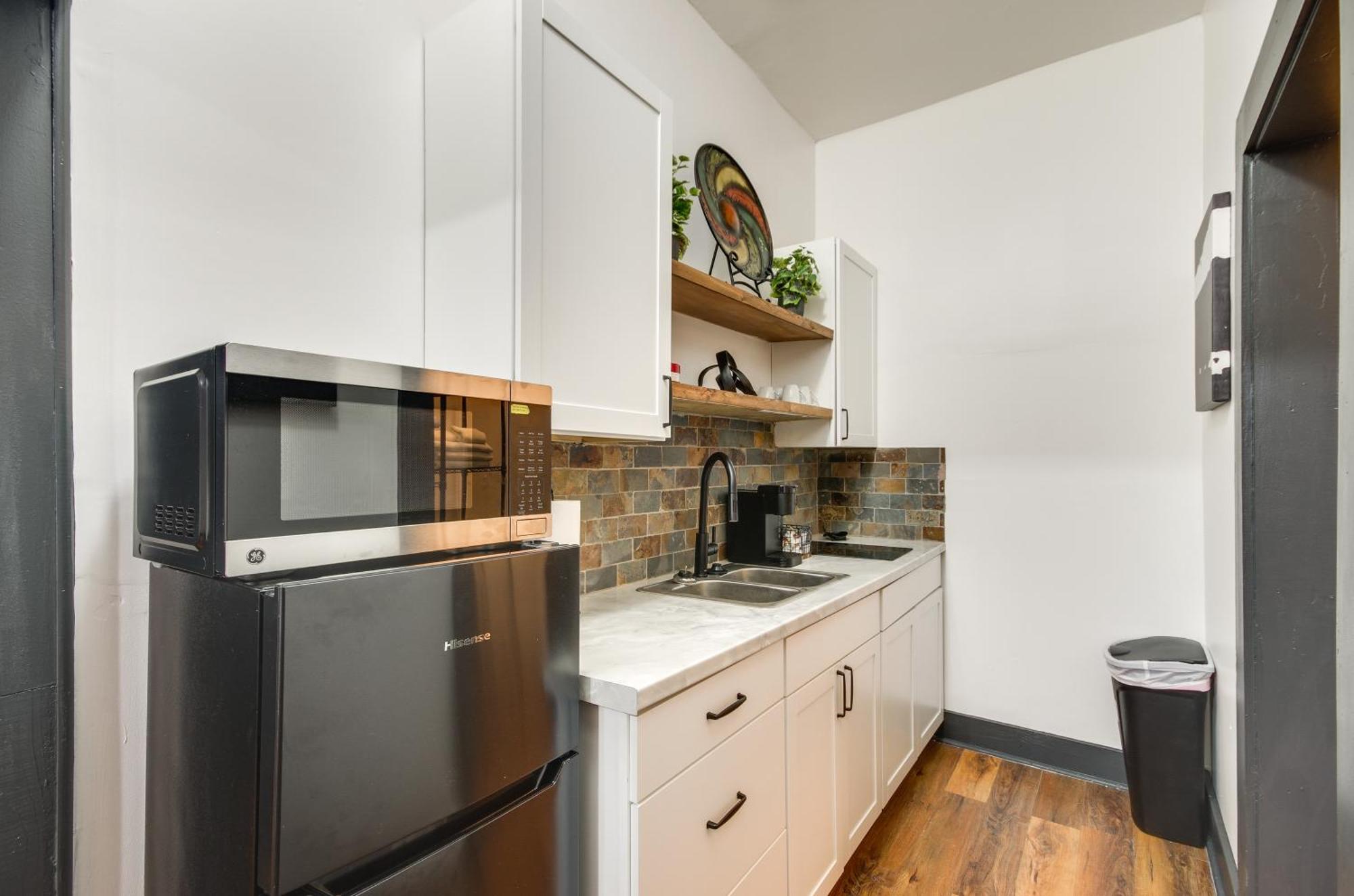 Modern Greenwood Studio Less Than 1 Mi To Downtown! Exterior photo