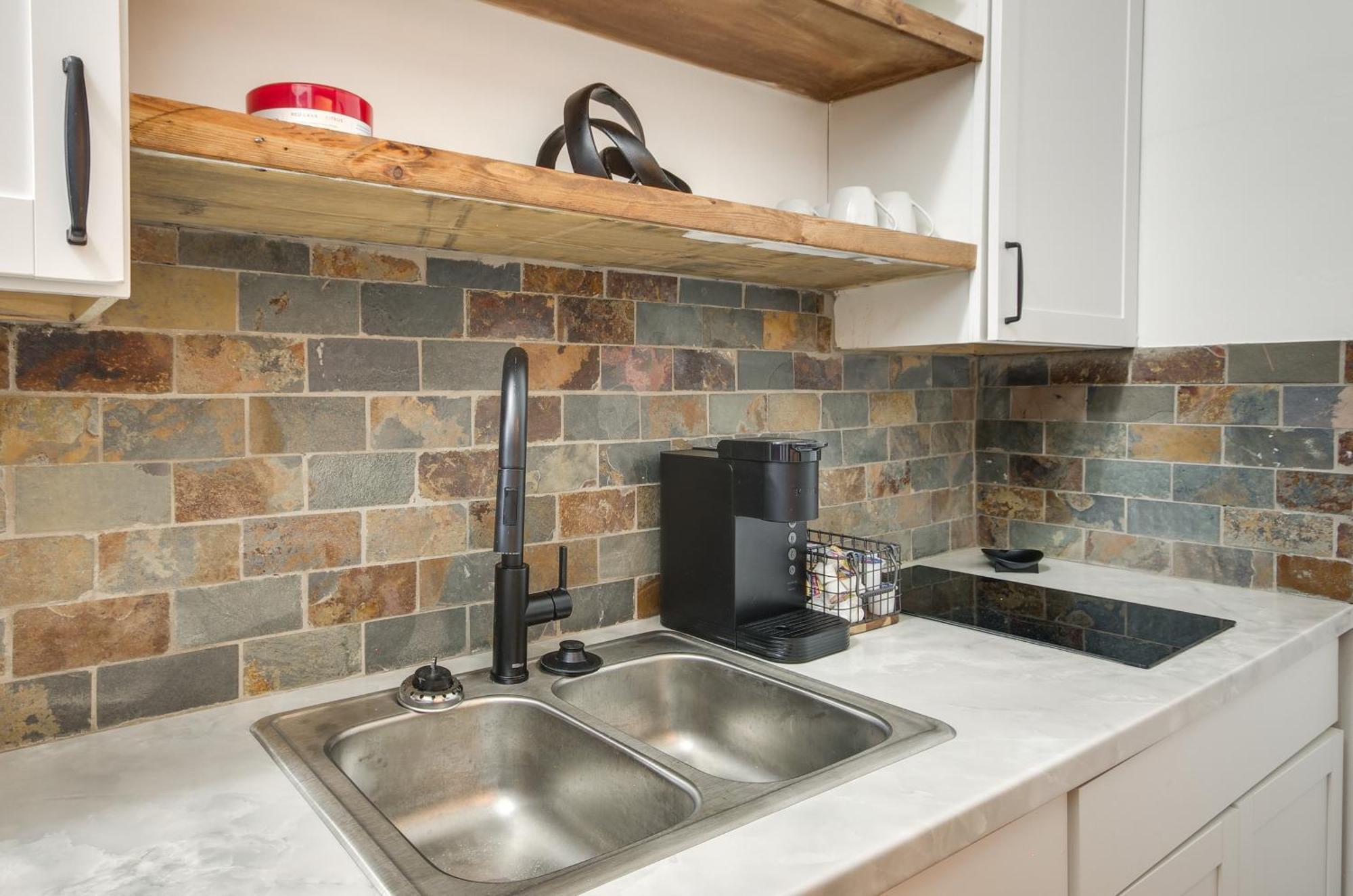 Modern Greenwood Studio Less Than 1 Mi To Downtown! Exterior photo